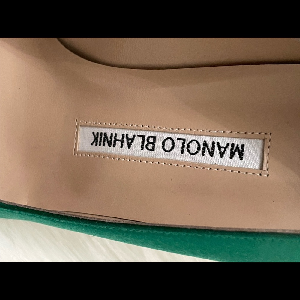 Manolo Blahnik Hangisi 90 Embellished Satin Pumps - Picture 5 of 10